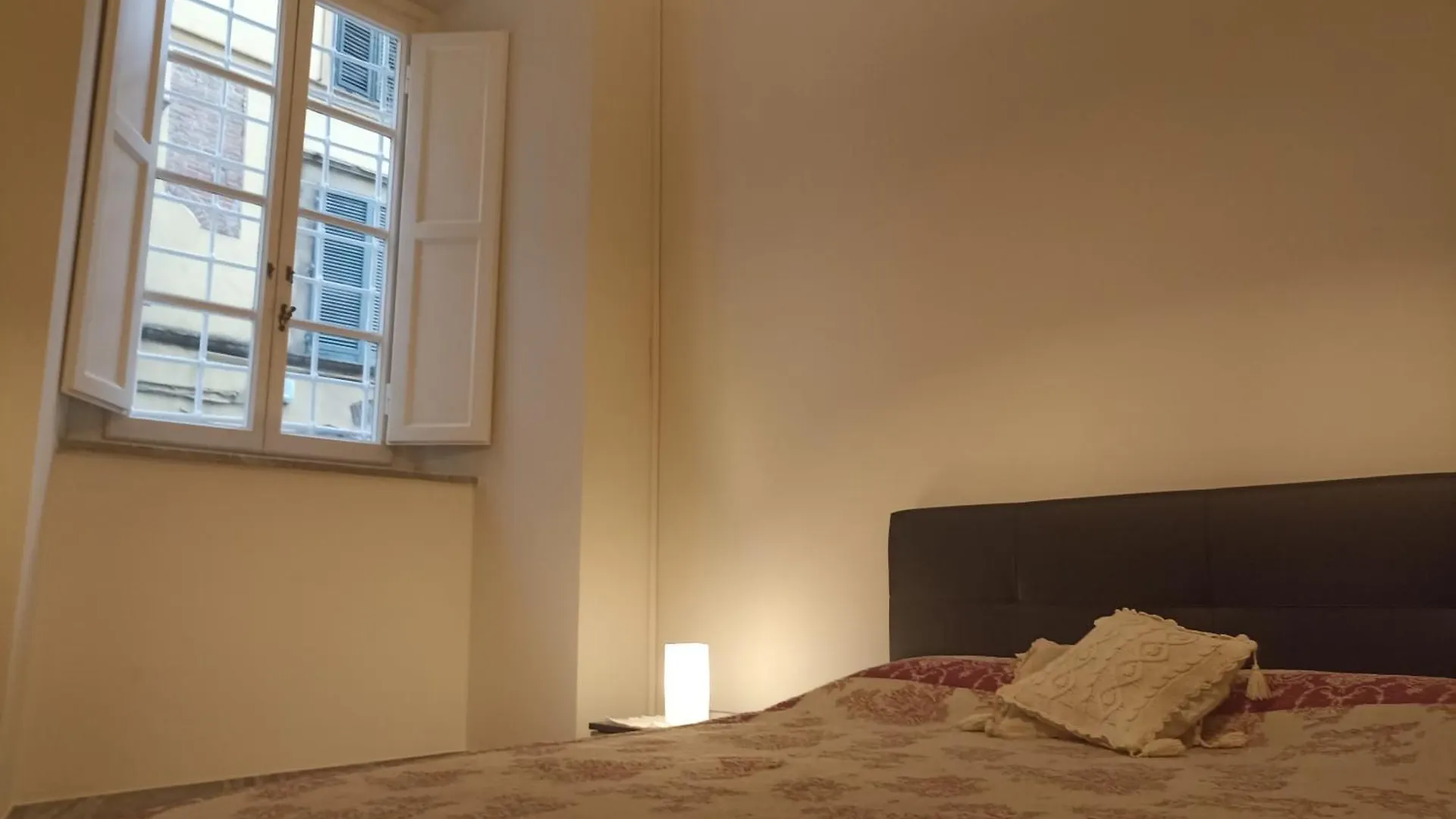 Gem In The City Center Of Lucca With Air Conditioning - Exclusive Ground Floor House Inside The Walls Close To Botanical Garden And Piazza San Martinoヴィラ 0*,  イタリア
