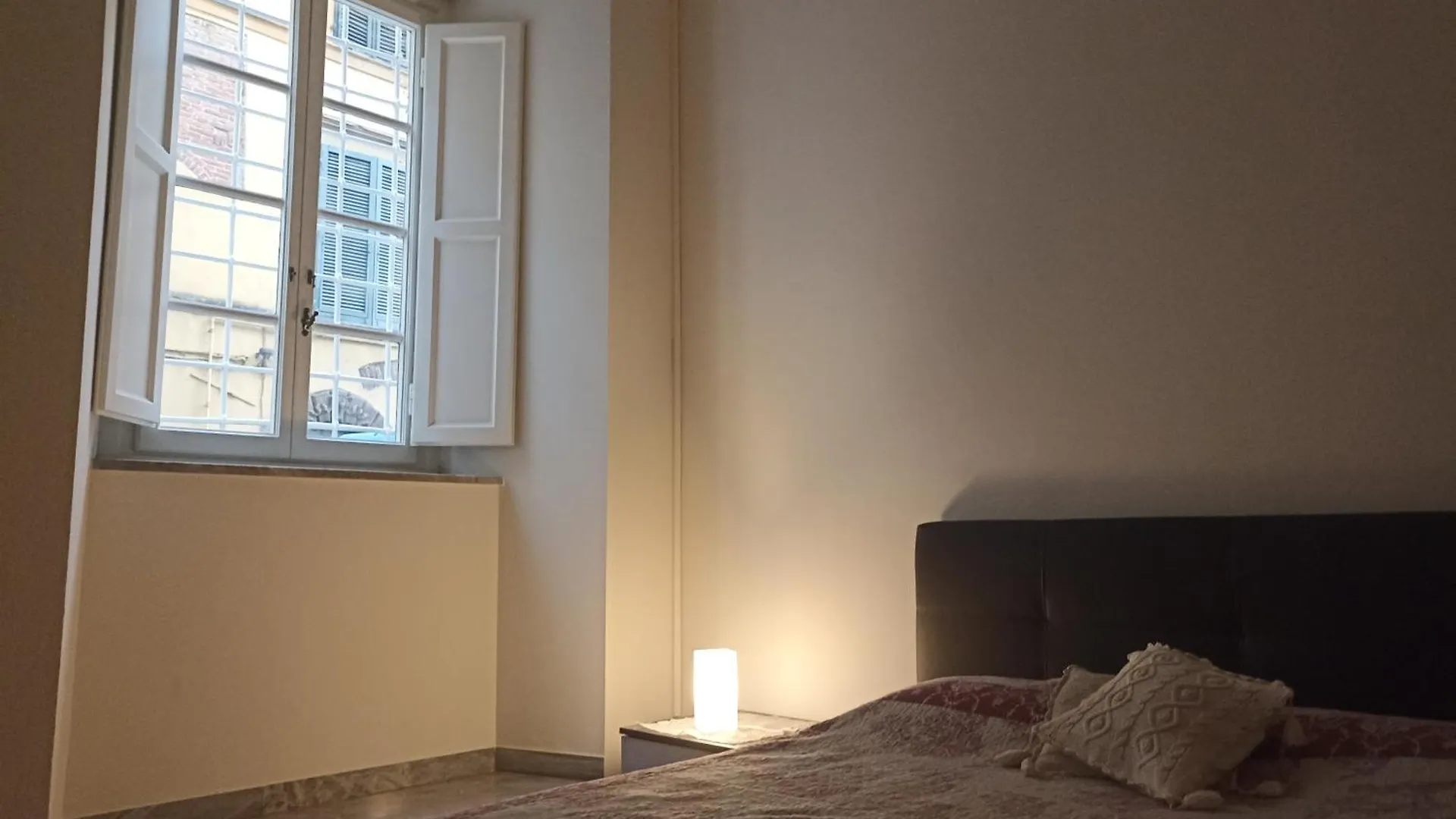 Gem In The City Center Of Lucca With Air Conditioning - Exclusive Ground Floor House Inside The Walls Close To Botanical Garden And Piazza San Martinoヴィラ